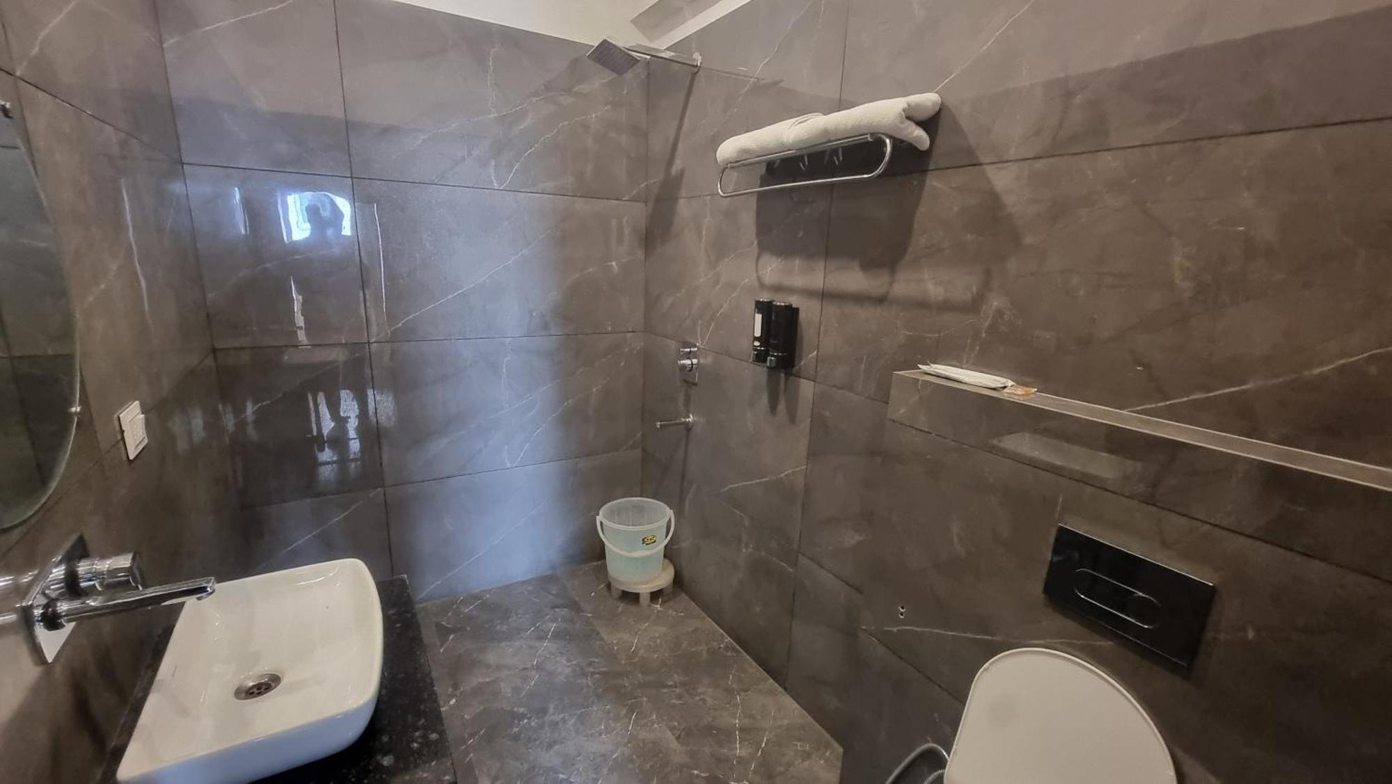 Praana Wellness Resort By Around Stays リシケーシュ エクステリア 写真